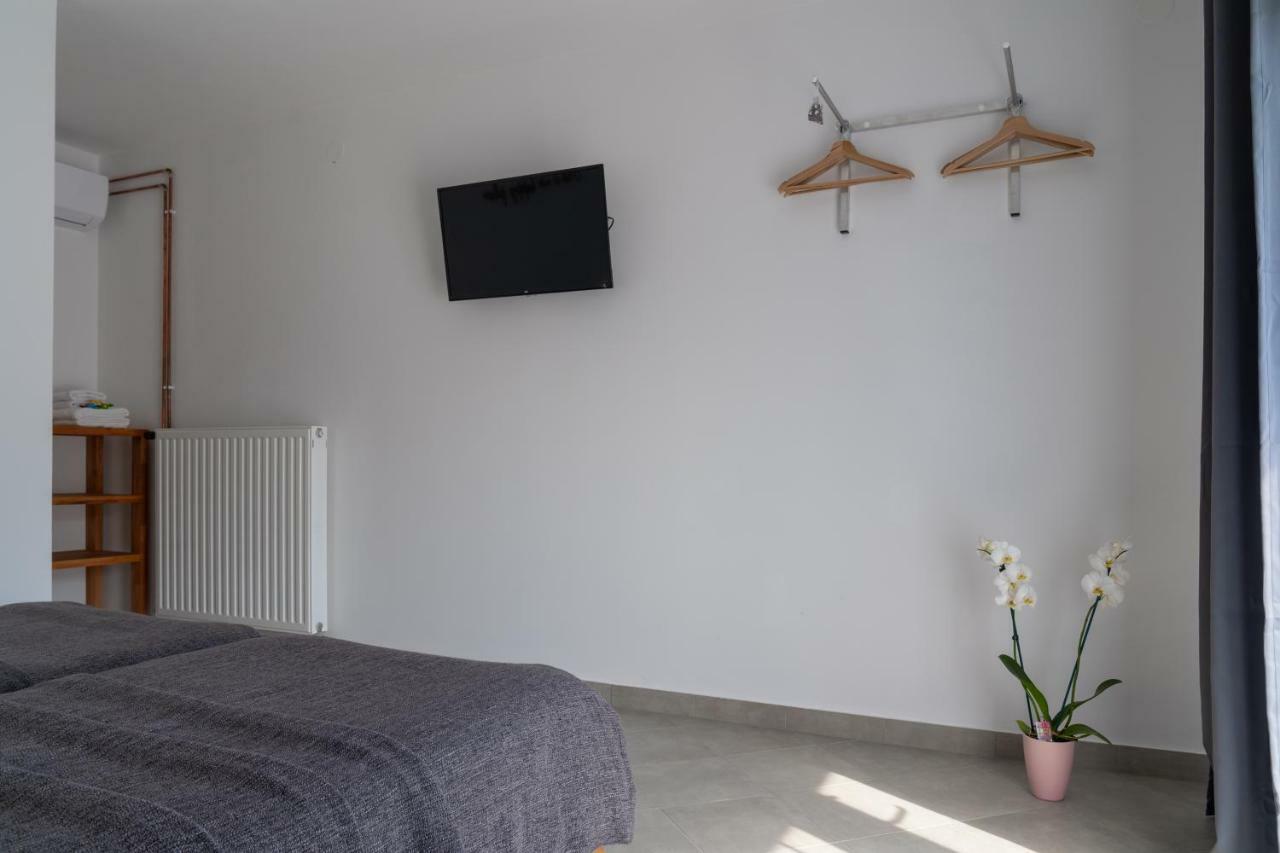 The Foxhouse Hotel Tolmin Bagian luar foto